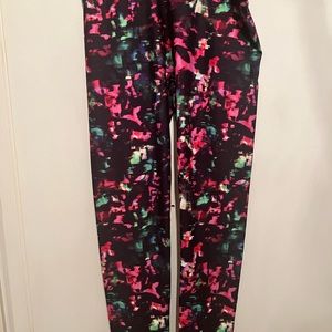 Fablethics paint splatter leggings size medium like new excellent condition